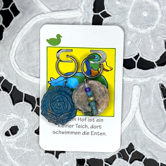 Vintage Knopfohrringe: Teichrose