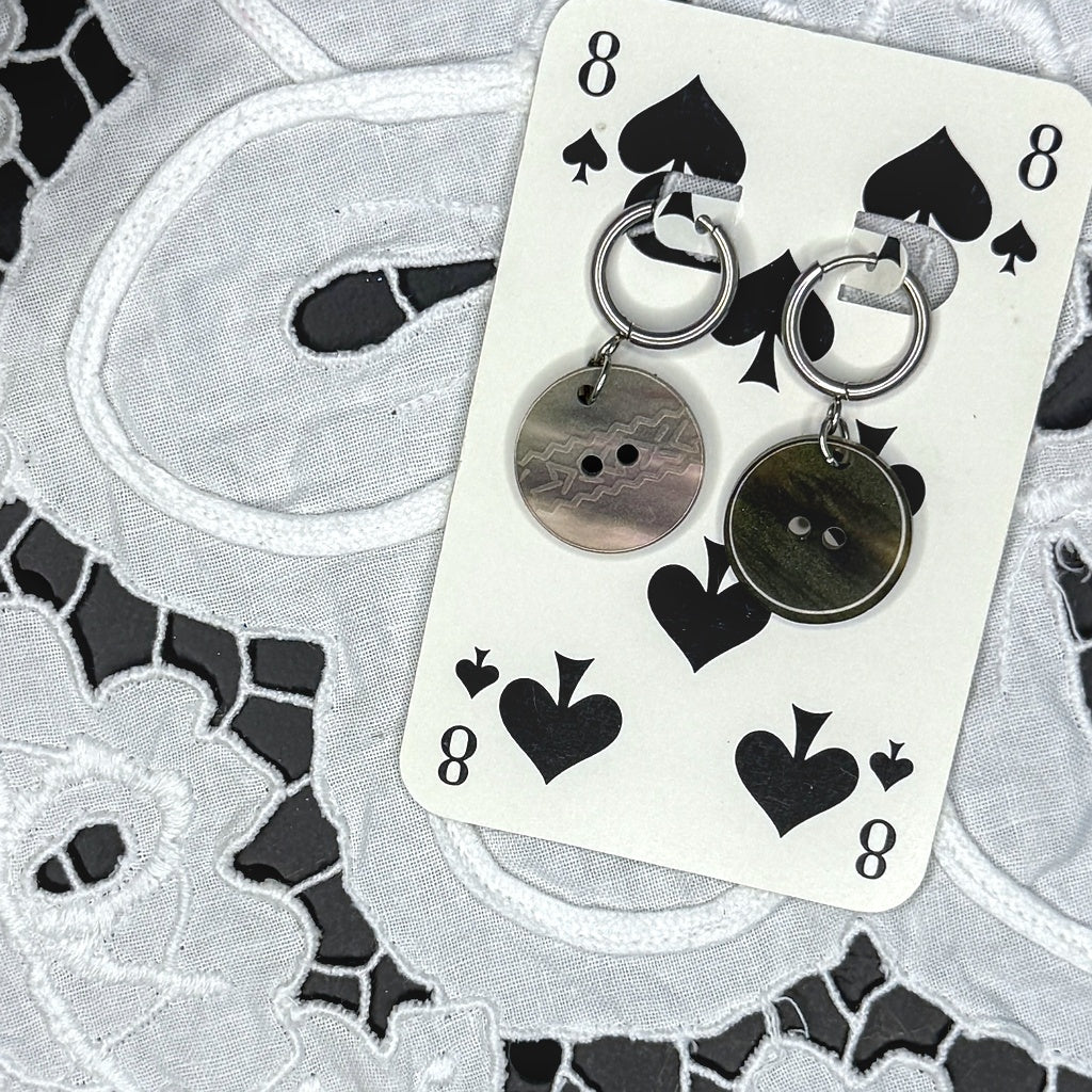 Vintage Knopfohrringe: Linienlauf