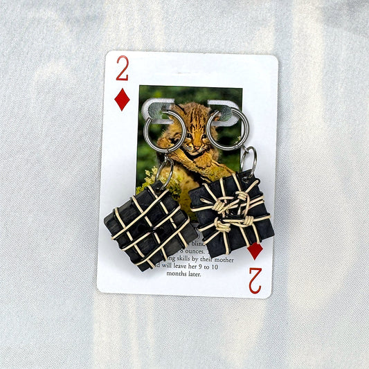 Vintage Knopfohrringe: Holzgeflecht