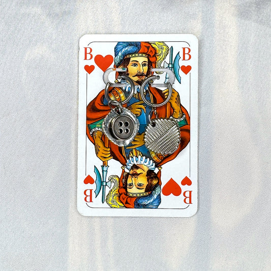 Vintage Knopfohrringe: Linienstörung