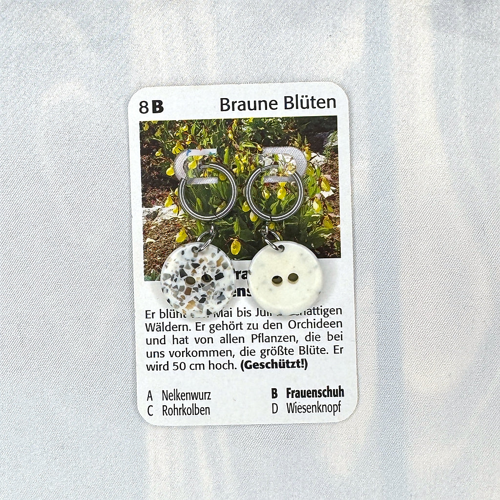 Vintage Knopfohrringe: Braungesprenkelter Frauenschuh