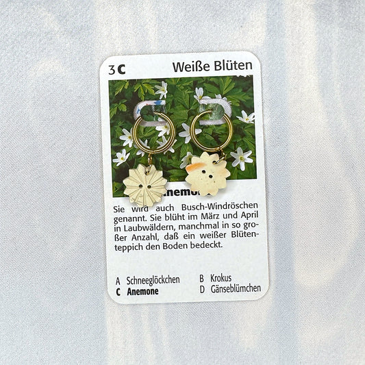 Vintage Knopfohrringe: Spitze Windröschen