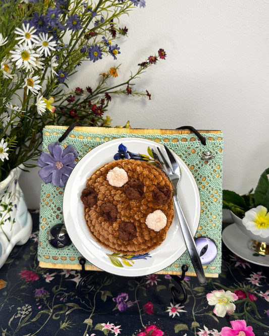 Gehäkelte Wanddeko: Diätkeks Triple Chocolate - Fake Food Art
