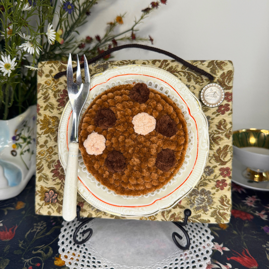 Gehäkelte Wanddeko: Diätkeks Triple Chocolate Gobelin  - Fake Food Art