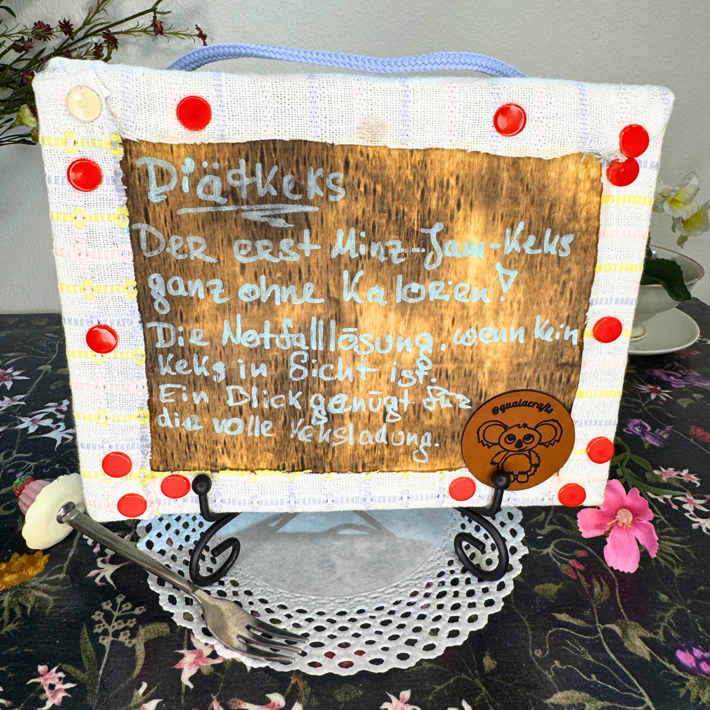 Gehäkelte Wanddeko: Diätkeks Minz Jam  - Fake Food Art