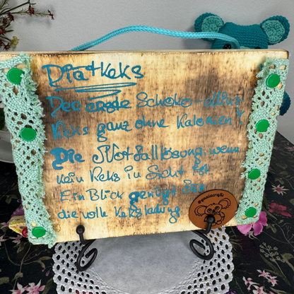 Gehäkelte Wanddeko: Diätkeks Schoko Minz Rose  - Fake Food Art