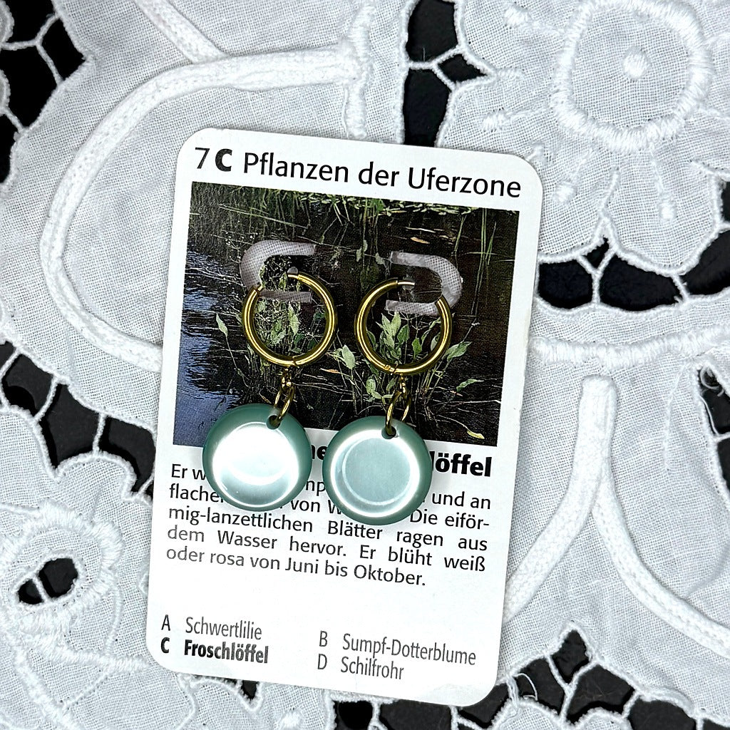 Vintage Knopfohrringe: Seemilch