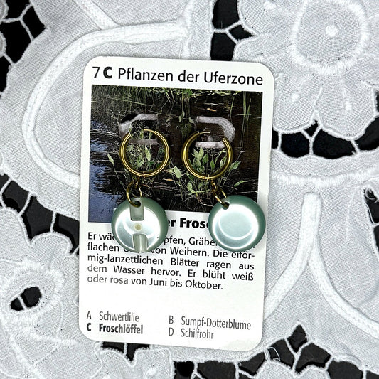 Vintage Knopfohrringe: Seemilch