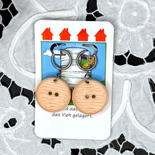 Vintage Knopfohrringe: Scheunentor