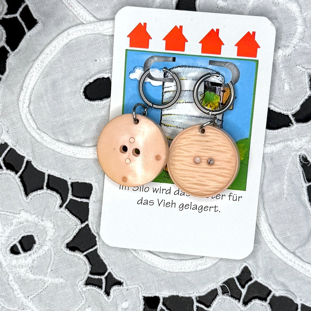 Vintage Knopfohrringe: Scheunentor