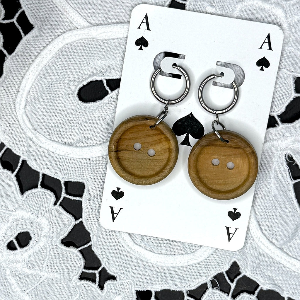 Vintage Knopfohrringe: Goldlöckchens Tellerchen