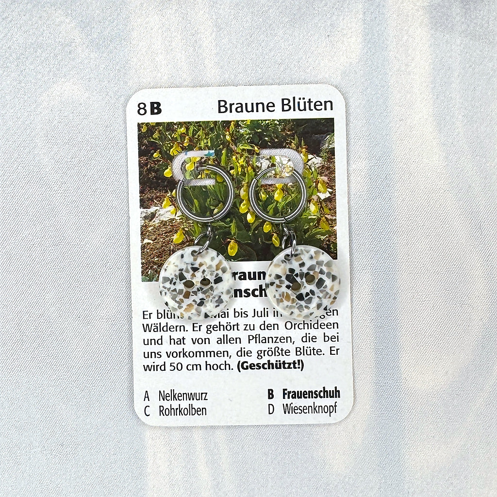 Vintage Knopfohrringe: Braungesprenkelter Frauenschuh