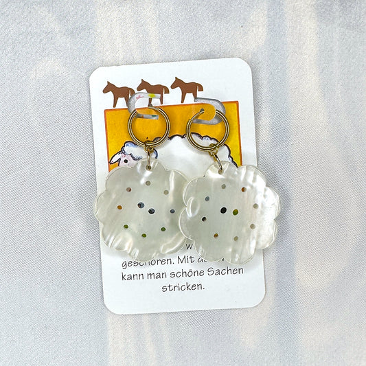 Vintage Knopfohrringe: Schäfchen Wölkchen