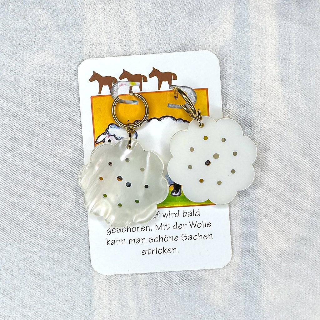 Vintage Knopfohrringe: Schäfchen Wölkchen