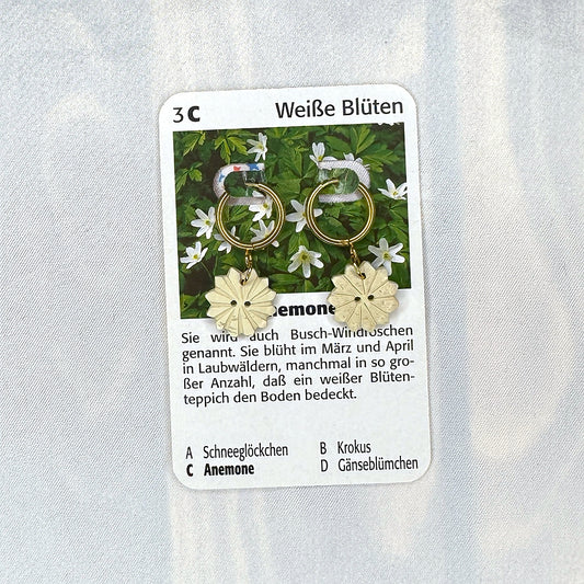 Vintage Knopfohrringe: Spitze Windröschen