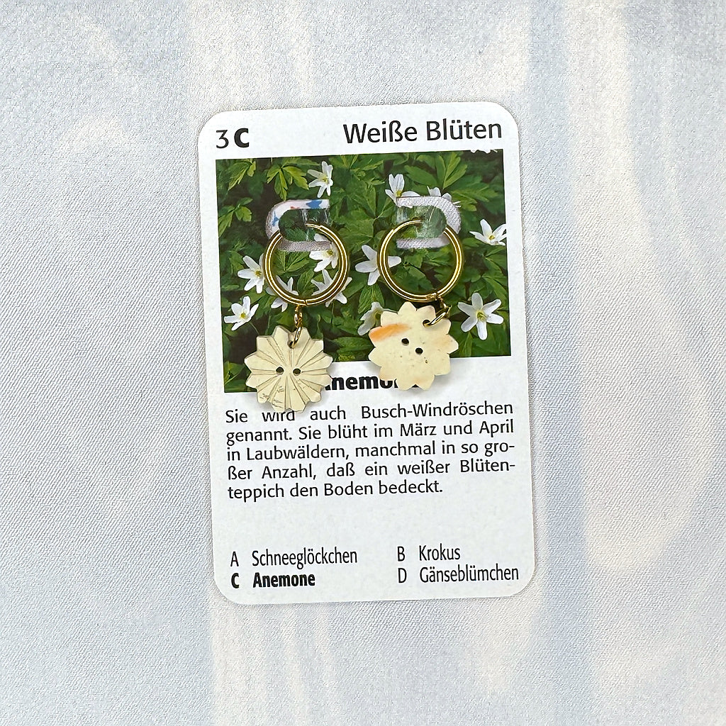 Vintage Knopfohrringe: Spitze Windröschen