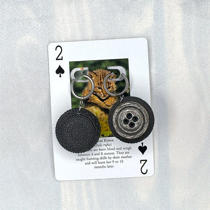 Vintage Knopfohrringe: Ritueller Hügel