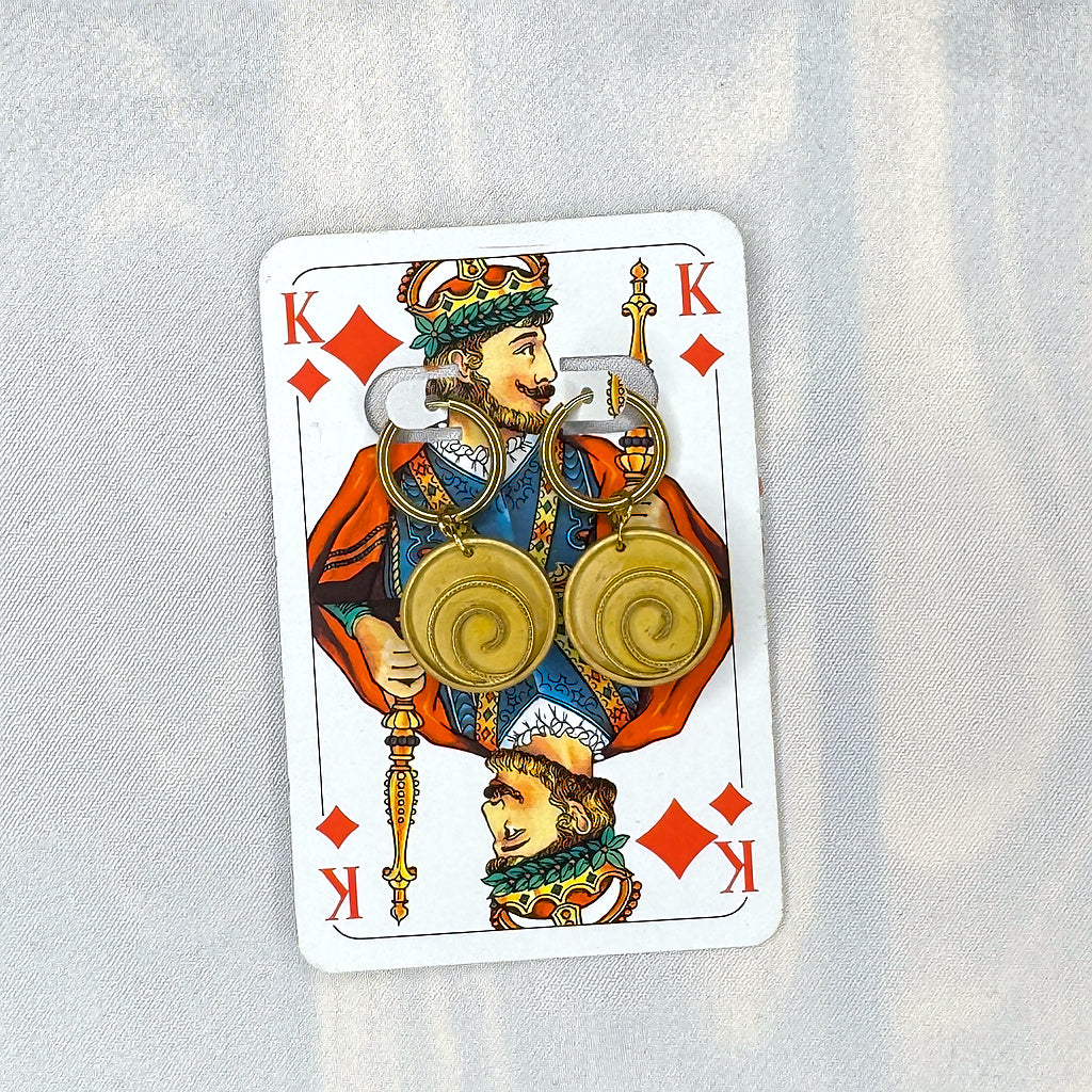Vintage Knopfohrringe: Schrankwandgriff