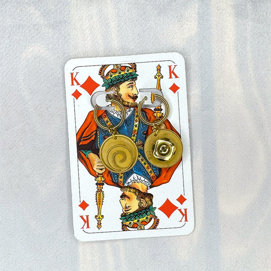 Vintage Knopfohrringe: Schrankwandgriff