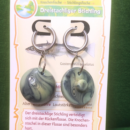 Vintage Knopfohrringe: Dreistachliger Stichling
