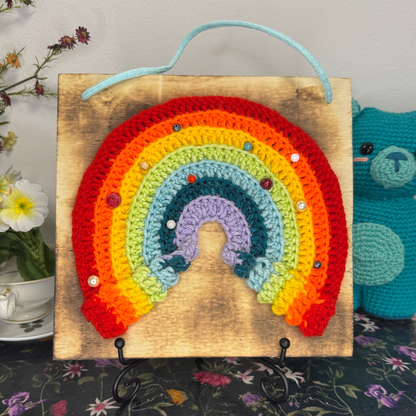 Gehäkelte Wanddeko: Gehäkelter Regenbogen runde Perlies