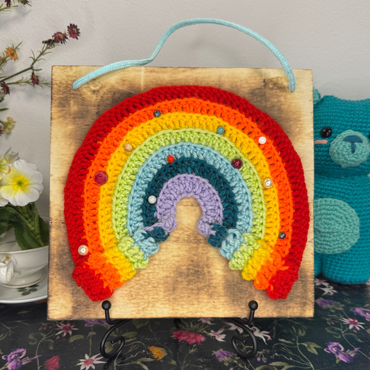 Gehäkelte Wanddeko: Gehäkelter Regenbogen runde Perlies
